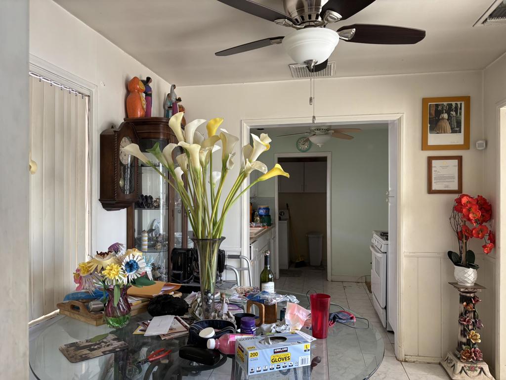 https://media.crmls.org/mediaz/e0588403-d9a4-4d72-980b-707b66d29add.jpg?preset=X-Large