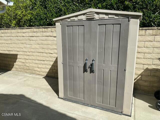1375 Uppingham B Drive, Thousand Oaks CA: https://media.crmls.org/mediaz/e058bdca-618d-4826-af9e-2641b061228e.jpg