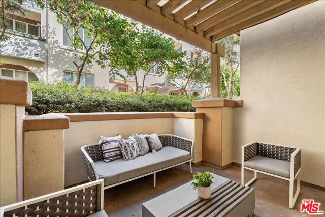 5935 Playa Vista Drive, Playa Vista CA: https://media.crmls.org/mediaz/e058c3f8-b359-4c4b-aec6-938debabc4a6.jpg