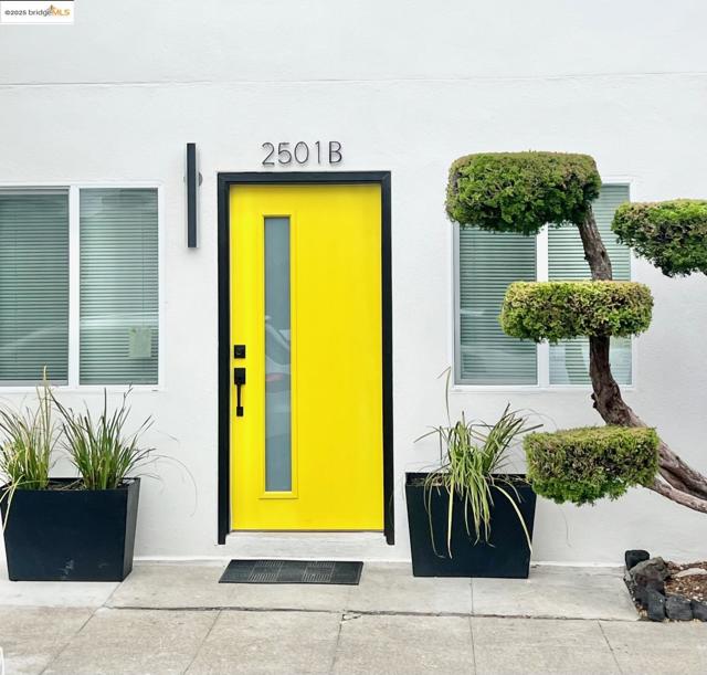 2501 Mabel St., Berkeley CA: https://media.crmls.org/mediaz/e0592eed-0742-45a0-aeb7-959348691eef.jpg