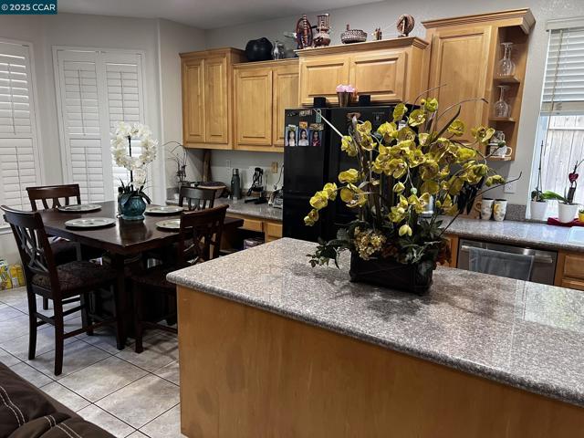 4045 Galenez Way, Antioch CA: https://media.crmls.org/mediaz/e0594004-0fd0-49b4-b8dc-4805bbde41e1.jpg