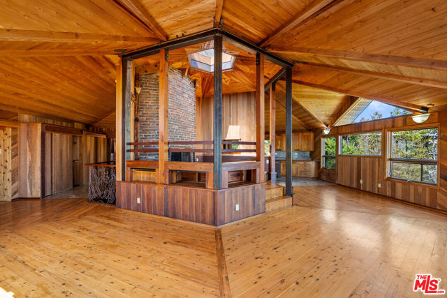440 Mariposa Drive, Ventura CA: https://media.crmls.org/mediaz/e059f86a-2ad4-4188-b7c9-24ff00fc41fa.jpg