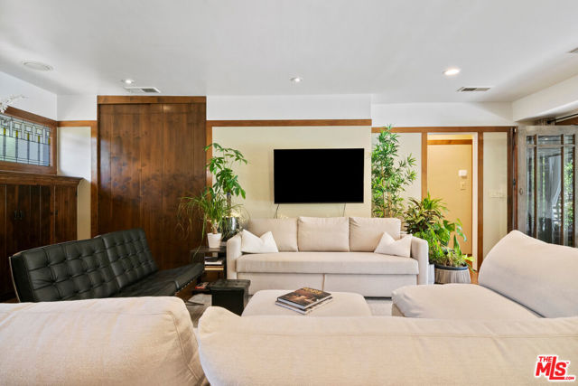 2299 Beverwil Drive, Los Angeles CA: https://media.crmls.org/mediaz/e05a89a9-33bf-47ba-b8cb-61096a8b0e0a.jpg