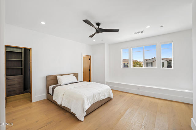 1520 Viewpoint Drive, Oxnard CA: https://media.crmls.org/mediaz/e05ac6c4-9a2f-4ea7-a31b-b6f1d09c59d6.jpg