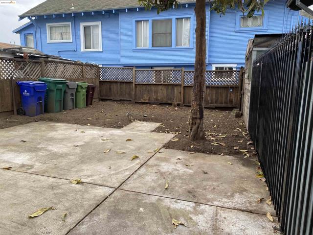 3654 39th Ave, Oakland CA: https://media.crmls.org/mediaz/e05c76b7-2e35-4645-8e07-5032f6eee41f.jpg