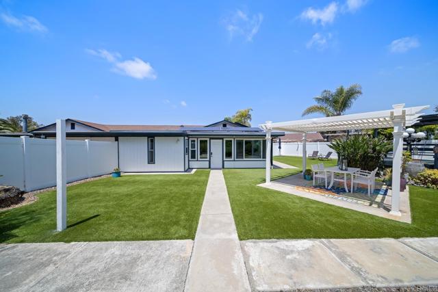 3923 San Pablo Avenue, Oceanside CA: https://media.crmls.org/mediaz/e05d2edf-be82-4b11-86cc-b58ae87652cf.jpg