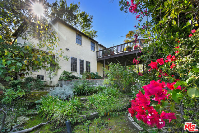 15213 Del Gado Drive, Sherman Oaks CA: https://media.crmls.org/mediaz/e05d7a3c-e4d4-4091-b625-7811f1c6fb98.jpg