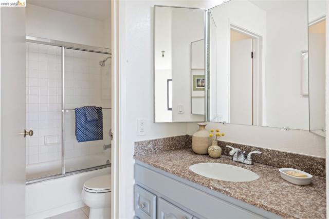 545 Pierce St, Albany CA: https://media.crmls.org/mediaz/e05d920e-5aba-4c7a-a774-6196d334ddb6.jpg