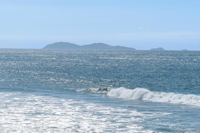 1680 Seacoast Drive, Imperial Beach CA: https://media.crmls.org/mediaz/e05dd3c2-6b52-4a7d-a1b6-9ec5373665cb.jpg