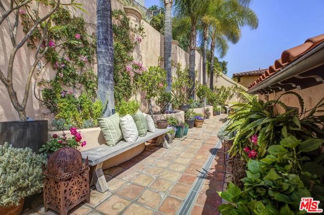 4 Bed Home for Sale in Los Angeles, California