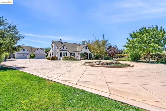 11081 BRENTWOOD BLVD., Brentwood CA: https://media.crmls.org/mediaz/e05dedd3-bba5-4ebd-9394-f07f33362da3.jpg