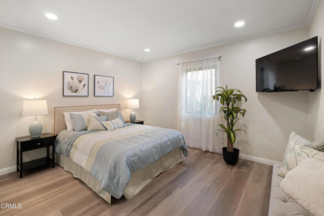 4428 Oakwood Avenue, La Canada Flintridge CA: https://media.crmls.org/mediaz/e05df1bf-fb1f-4dc5-9b61-7e2f065edb04.jpg