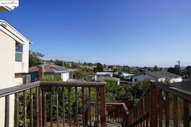 6084 Monterey AVE, Richmond CA: https://media.crmls.org/mediaz/e05ff737-3b37-4fc5-85bd-ba1f1ab22a5e.jpg