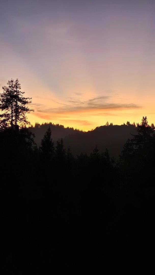 23416 Sunset Drive, Los Gatos CA: https://media.crmls.org/mediaz/e0609ceb-5966-4dcf-b42e-ee4c4a474086.jpg