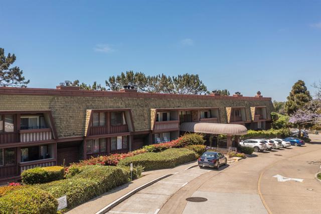 1562 Camino Del Mar, Del Mar CA: https://media.crmls.org/mediaz/e060ea26-3c67-4c85-9f78-6ae4b54dd184.jpg