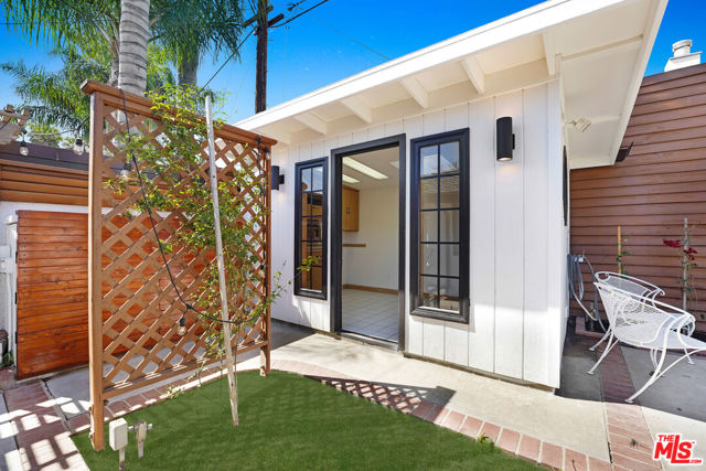 6409 Graves Avenue, Lake Balboa CA: https://media.crmls.org/mediaz/e06134f9-f51f-4025-8a0d-c6b4ca0ab9ac.jpg