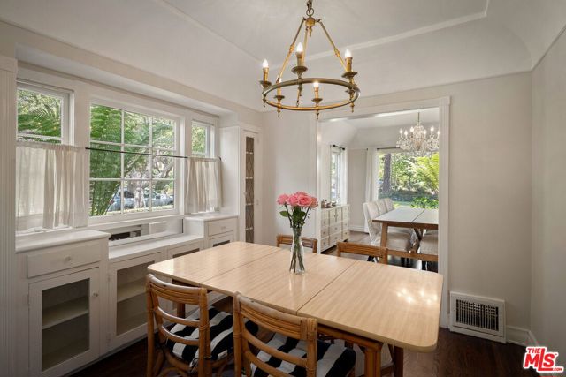 504 24Th Street, Santa Monica CA: https://media.crmls.org/mediaz/e06147a8-8846-480e-9a6a-e28095f45869.jpg