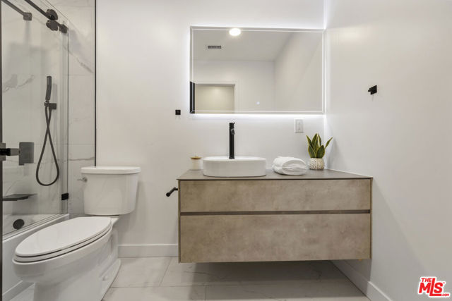 Image 42 of 70 For 19203 Galway Avenue