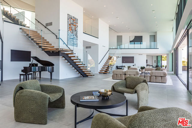 6156 Zumirez Drive, Malibu CA: https://media.crmls.org/mediaz/e061fb65-79b3-40b0-9e94-99f272339950.jpg