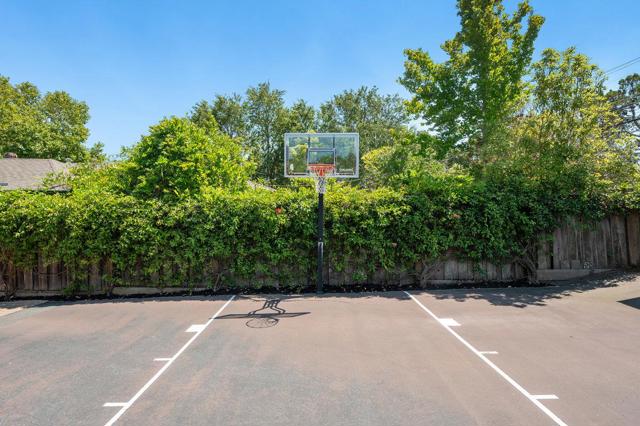 1509 Los Montes Drive, Burlingame CA: https://media.crmls.org/mediaz/e062bb69-1511-4ea2-9bba-4ee1419a2347.jpg