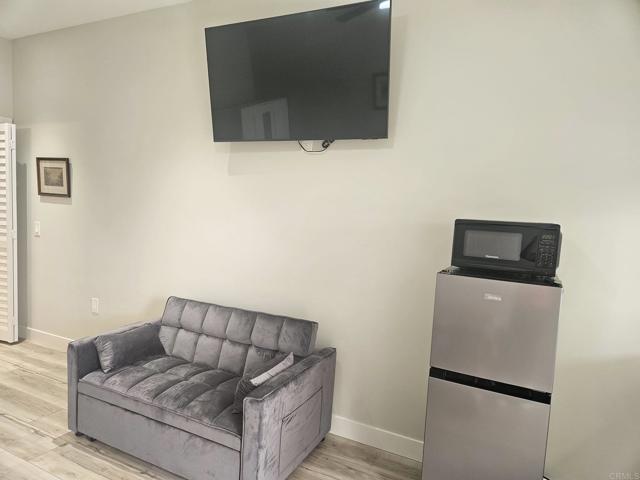 3361 Mcgraw St, San Diego CA: https://media.crmls.org/mediaz/e062ca67-0148-41fc-99e4-5539a2f3a0a0.jpg