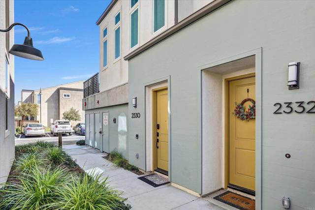 Detail Gallery Image 2 of 32 For 2332 Trevi Cir, Chula Vista,  CA 91913 - 4 Beds | 3 Baths