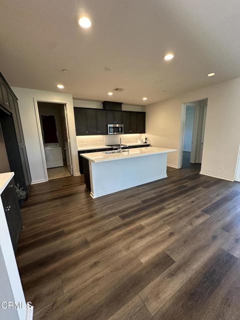 Detail Gallery Image 3 of 8 For 1217 Redbud St, Santa Paula,  CA 93060 - 2 Beds | 2 Baths