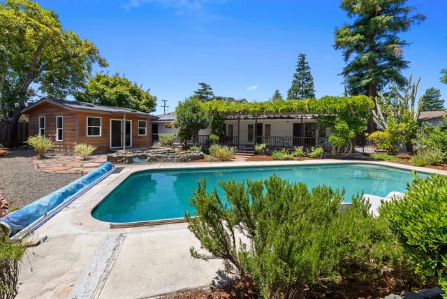 934 Hickory Way, Fremont CA: https://media.crmls.org/mediaz/e0634542-cf86-4825-84f8-9f30b5e2753e.jpg