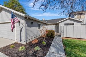 700 Duffin Drive, Hollister CA: https://media.crmls.org/mediaz/e0639322-baa6-4730-8c3d-3e5f95de22ed.jpg
