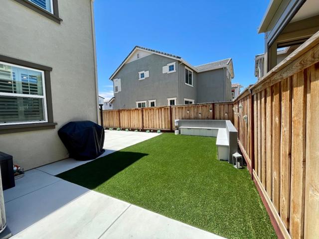 275 E Lawson Avenue, Mountain House CA: https://media.crmls.org/mediaz/e063aed3-bf08-4920-8536-b57c2407f82a.jpg