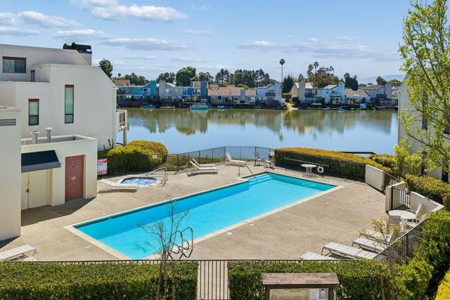 234 Shorebird Circle, Redwood City CA: https://media.crmls.org/mediaz/e063f727-564f-4cb3-911b-a6a173f9540a.jpg