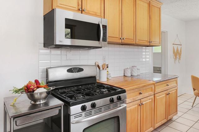 2764 Granville Avenue, Los Angeles CA: https://media.crmls.org/mediaz/e063fbd7-57d4-4cf2-86e2-963bf19d2be7.jpg
