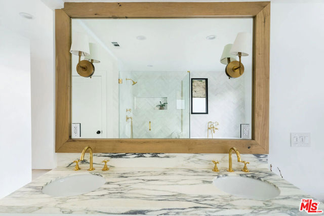 2600 Zorada Drive, Los Angeles CA: https://media.crmls.org/mediaz/e0654224-1c89-4c83-a7f9-5078738d5e2c.jpg