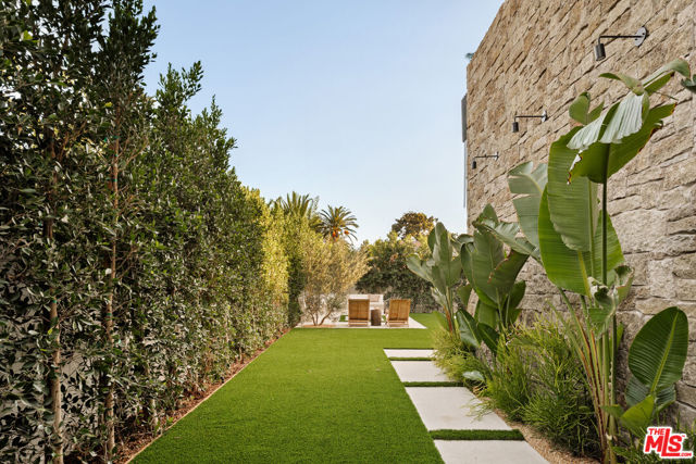 11556 Blix Street, Valley Village CA: https://media.crmls.org/mediaz/e0656fd1-8f0f-483a-be96-0190a8300699.jpg