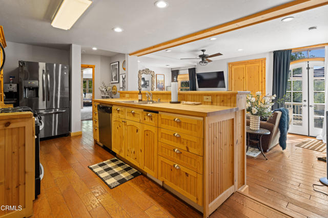 54186 Road 432, Bass Lake CA: https://media.crmls.org/mediaz/e065c4dd-8a1f-4636-9895-9ccbd0901fec.jpg