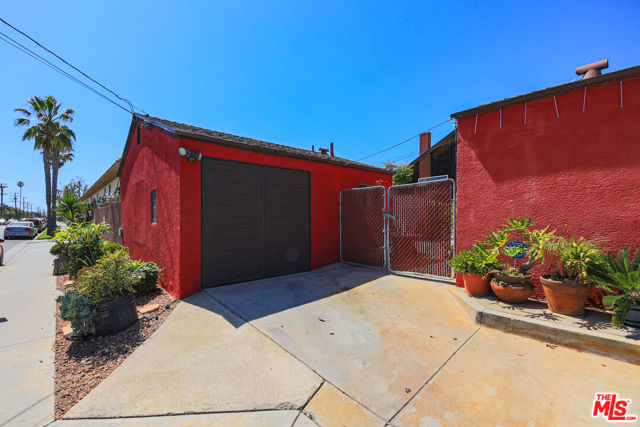 535 Hamilton Street, Costa Mesa CA: https://media.crmls.org/mediaz/e065f2a5-2e94-45f8-b645-8790afc0bcfb.jpg