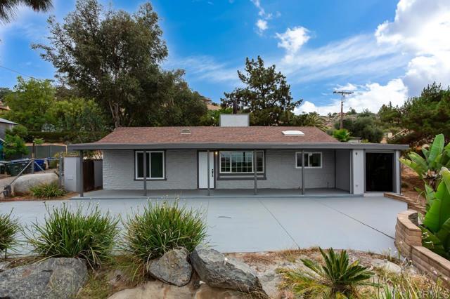 12049 Coping Place, Lakeside CA: https://media.crmls.org/mediaz/e06667b5-6ac0-4869-8a55-fd38284535d6.jpg
