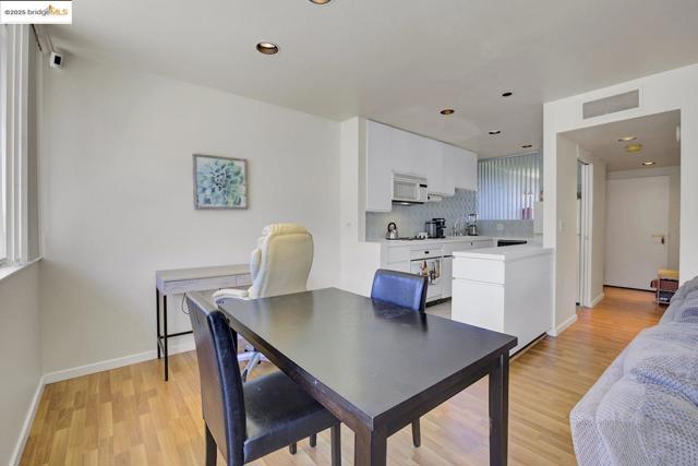 14 Janet Way, Tiburon CA: https://media.crmls.org/mediaz/e066995d-08b0-4210-9ac0-bf48bab4b341.jpg