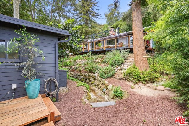 19817 Montau Drive, Topanga CA: https://media.crmls.org/mediaz/e0672dd1-927b-4624-9c43-d593e8f02f96.jpg