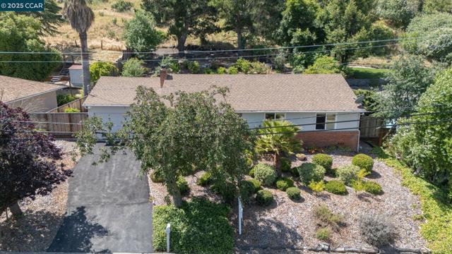 3215 Camino Colorados, Lafayette CA: https://media.crmls.org/mediaz/e067705b-d8fa-4756-94ba-641b909de87b.jpg