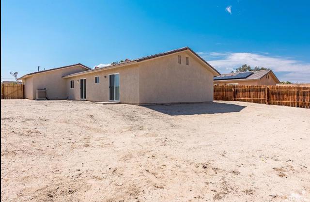 16290 Via El Rancho, Desert Hot Springs CA: https://media.crmls.org/mediaz/e0678ec3-9539-44dc-8ee8-276b075eea51.jpg