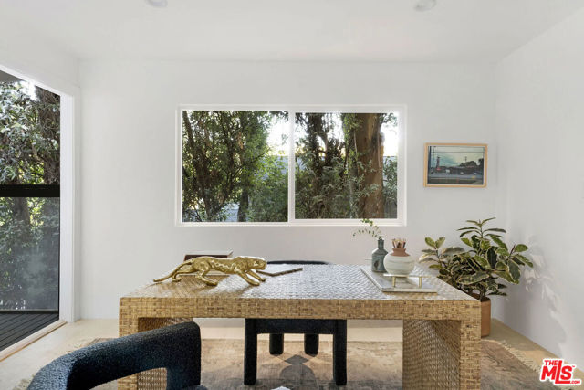 2600 Zorada Drive, Los Angeles CA: https://media.crmls.org/mediaz/e067a562-2133-47bb-baa9-82fdd54c5419.jpg