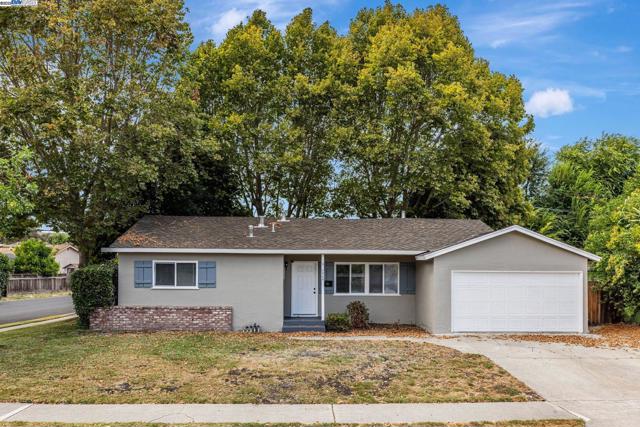 7600 Ironwood Dr, Dublin CA: https://media.crmls.org/mediaz/e0680a7f-bf21-42f6-be0f-6e9407038de4.jpg