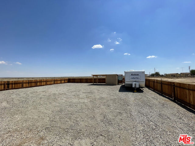 55 E Avenue D4, Lancaster CA: https://media.crmls.org/mediaz/e06873b8-b608-483e-9cf3-f3b329658311.jpg