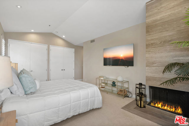 2142 Century Park Lane, Los Angeles CA: https://media.crmls.org/mediaz/e0687a47-5de5-4a54-8ff1-a454800cefe5.jpg