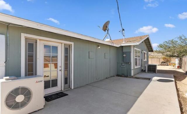 55540 Shannon Road, Landers CA: https://media.crmls.org/mediaz/e0690326-784e-4f46-abd0-4daa18b47c2e.jpg