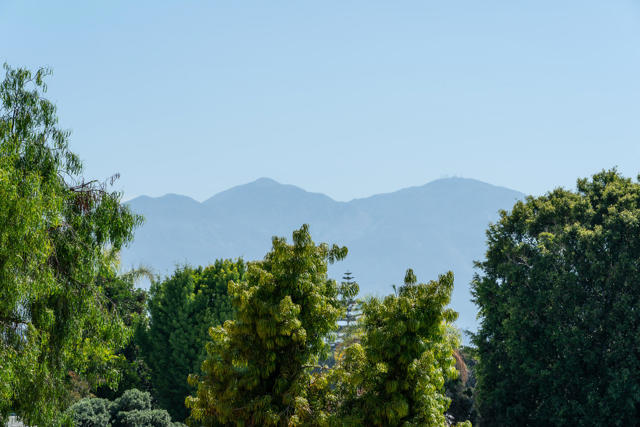 2196 Via Mariposa E, Laguna Woods CA: https://media.crmls.org/mediaz/e069e650-5f07-4705-86eb-b9d9c3eedfcb.jpg