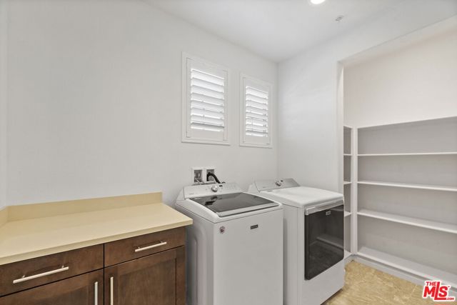 20650 Huntley Way, Santa Clarita CA: https://media.crmls.org/mediaz/e069f3c0-6a80-4eb8-9011-8fe66ef9b4ba.jpg
