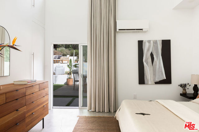 864 Sanborn Avenue, Los Angeles CA: https://media.crmls.org/mediaz/e06a33e3-2ea2-4305-a0c9-4d85ba5945df.jpg