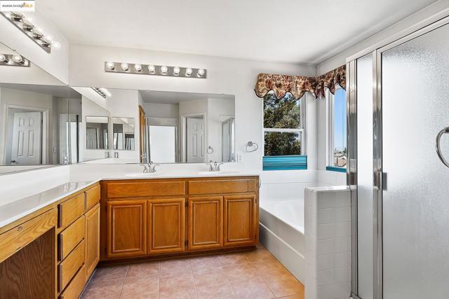 2 Quiet Path Ct, Pittsburg CA: https://media.crmls.org/mediaz/e06aaed1-7a42-4195-a3e0-e9eaac004b52.jpg